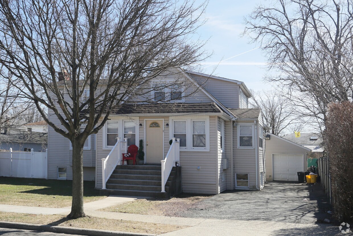 Building Photo - 8 Garfield Ave