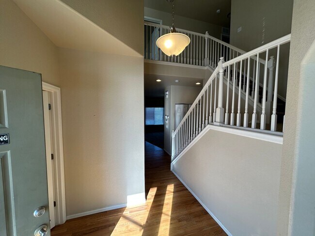 Foto del edificio - 5 Bedroom, 4 Bath home in the Lorson Ranch...