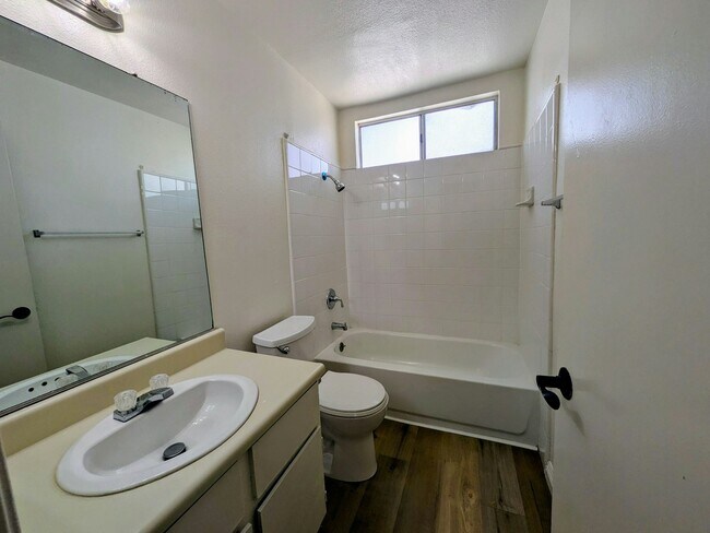 Foto del edificio - 955 W Devonshire Ave
