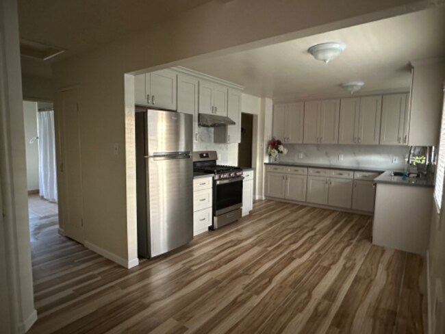 Building Photo - 15096 Costela St
