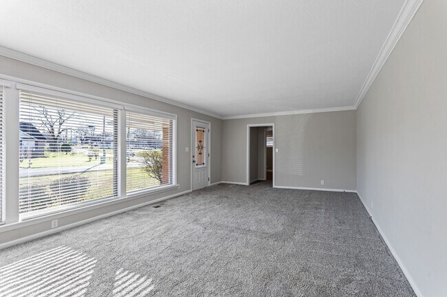 Building Photo - 3 br, 2 bath House - 6111 Nottingham Dr.