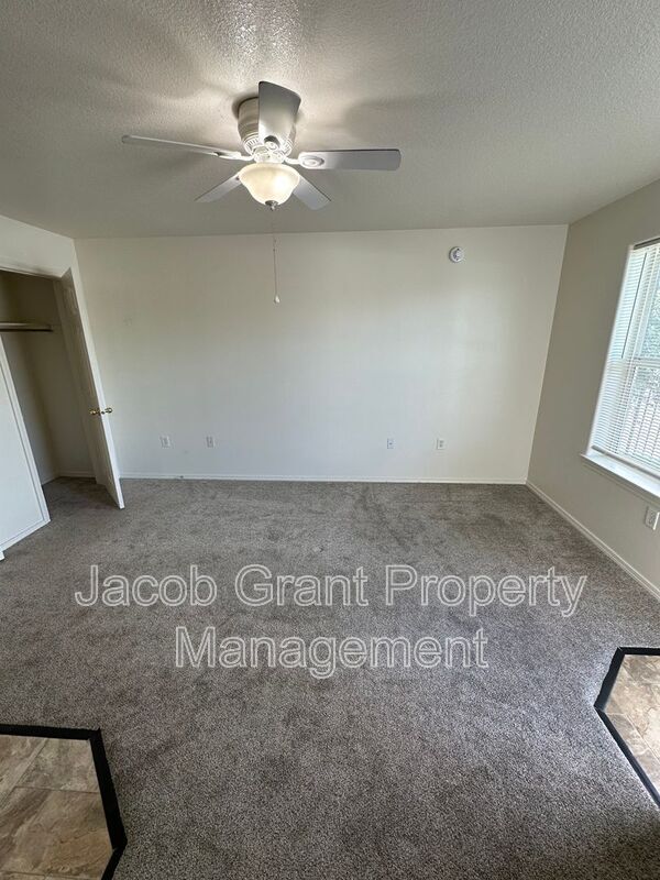 Foto del edificio - 1378 Curlew Ave