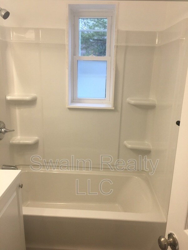 Building Photo - 404 Bethune Dr