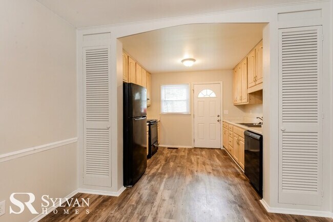 Building Photo - This adorable home is move-in ready