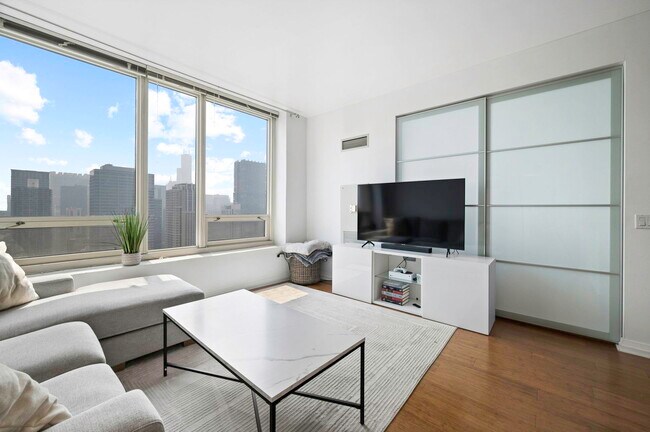 Foto del edificio - 33 W Ontario St