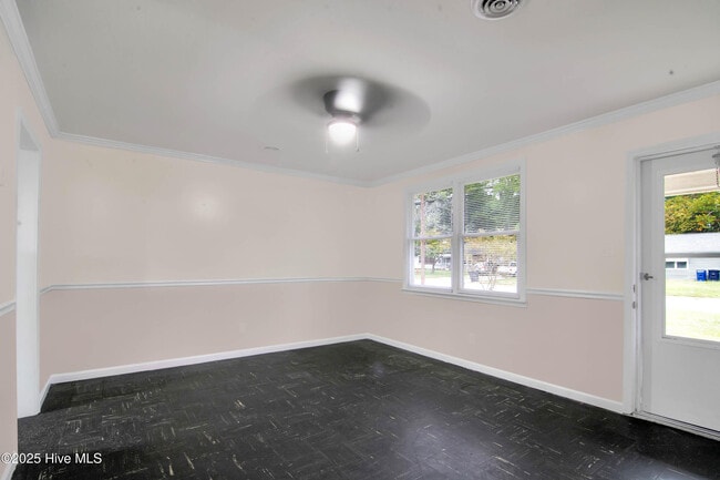 Building Photo - 521 Williams St
