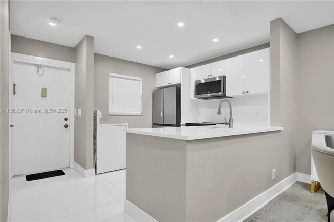 Building Photo - 100 Ashbury Rd