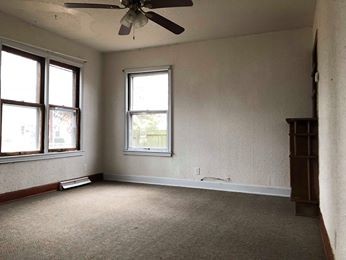 Building Photo - 905 S Aikman St