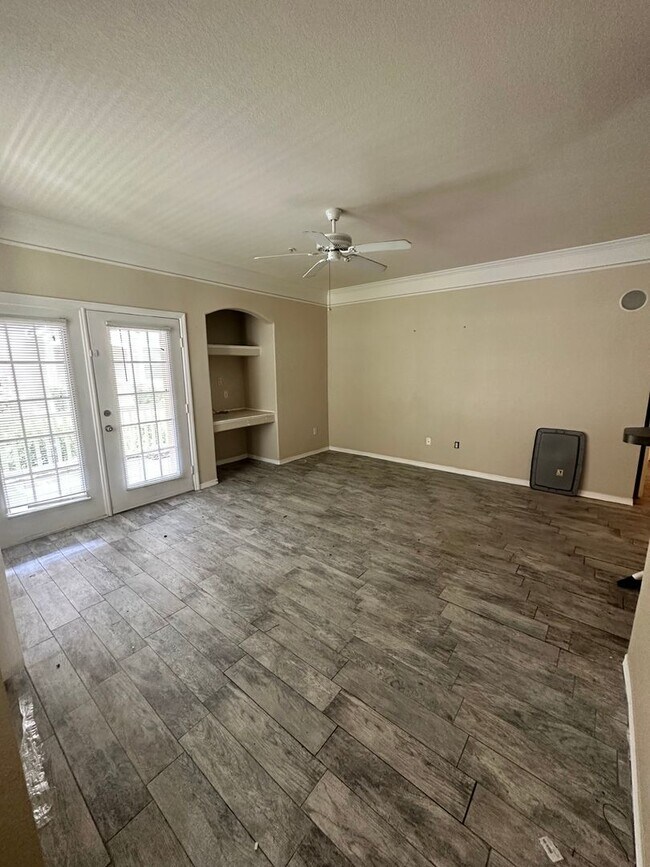 Foto del edificio - Beautiful 2 Bedroom 2 Bath Condo in the Ha...