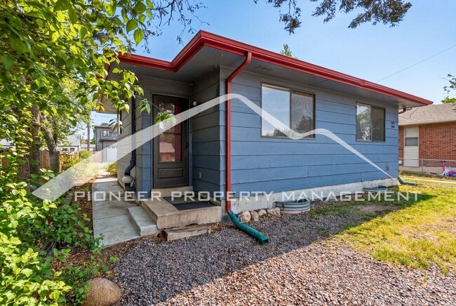 Foto del edificio - Charming 1/2 Duplex with Washer/Dryer!