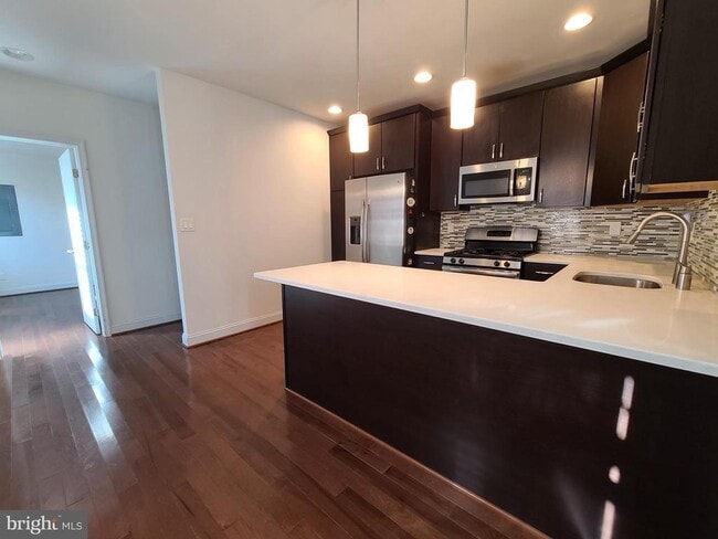 Building Photo - 250 S Washington St