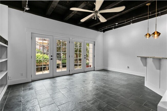 Building Photo - 1111 W 46th St #24