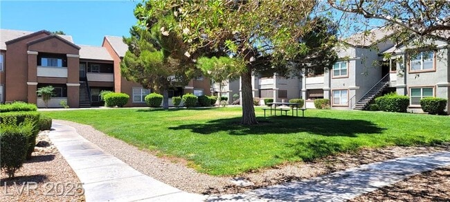 Building Photo - Well-Designed Silverado Ranch Condo | Spli...