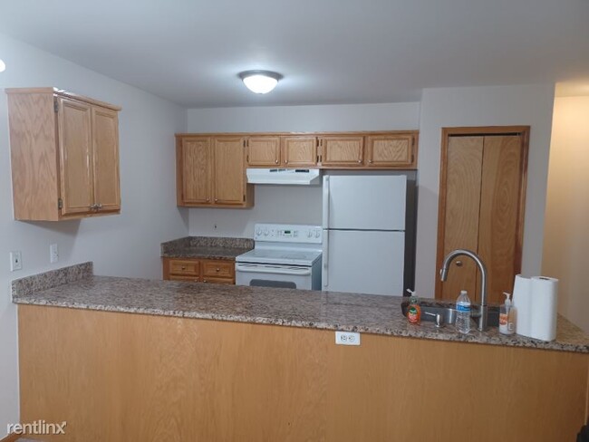 Building Photo - 2 br, 1 bath Condo - 2222 Frazho Rd