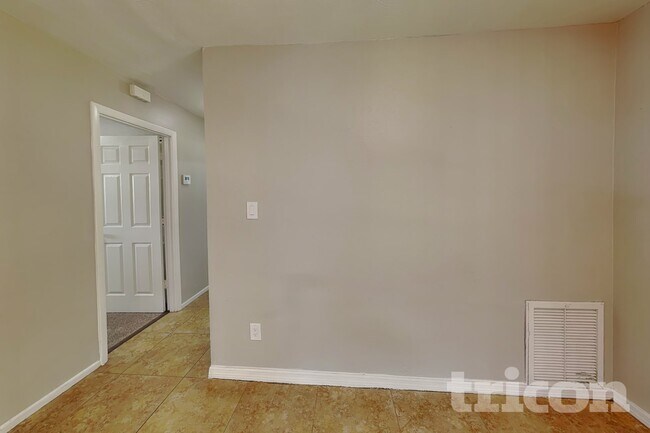 Building Photo - 3708 Lei Dr