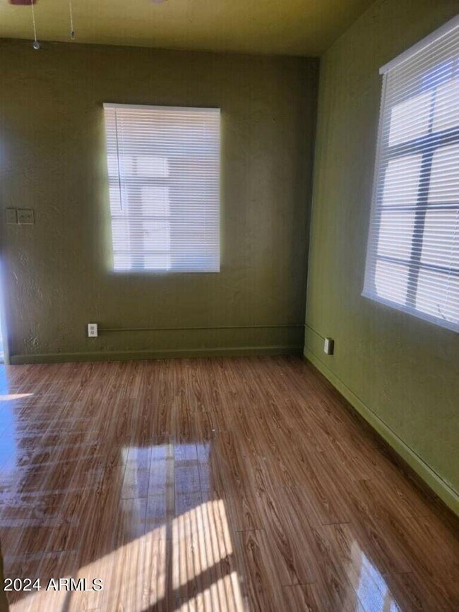 Foto del edificio - 1212 W Roosevelt St