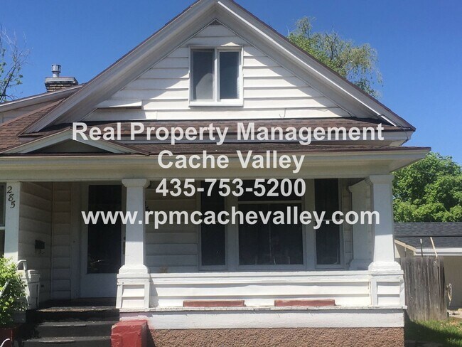 Building Photo - Charming 4 bedroom house. Available beginn...