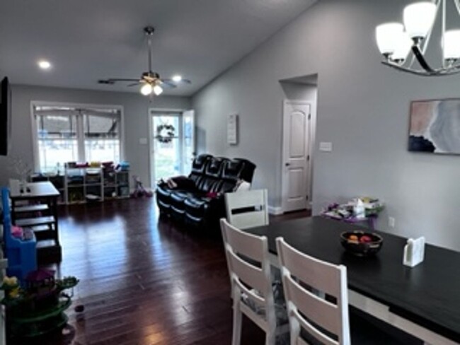 Foto del edificio - Knoxville 37918 - 3 bedroom, 2 bath, ONE L...