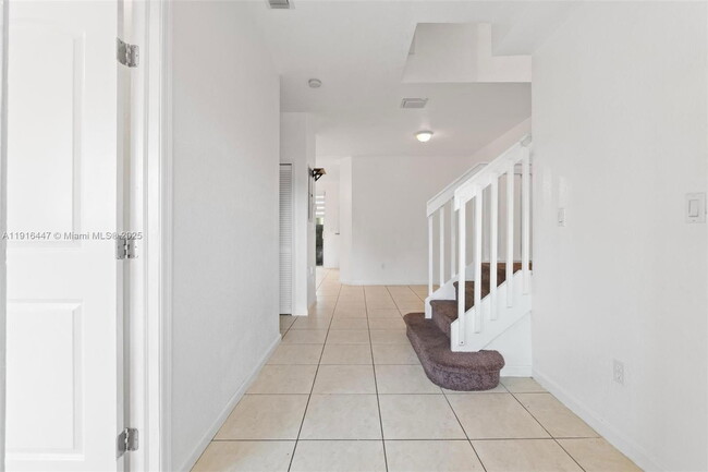 Building Photo - Southeast 26th Court, Homestead, FL 33035 - 4 BR 3 BA villa