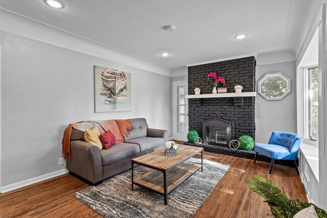 Foto del edificio - GORGEOUS Executive Home For Rent!