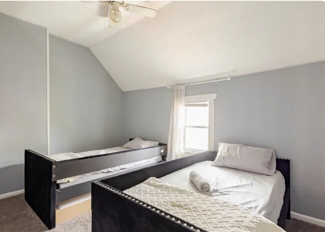 Foto del edificio - 2218 Pleasant St