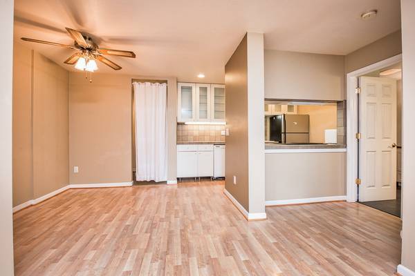 Foto del edificio - Redmond Condo with 2 Parking Spaces Included