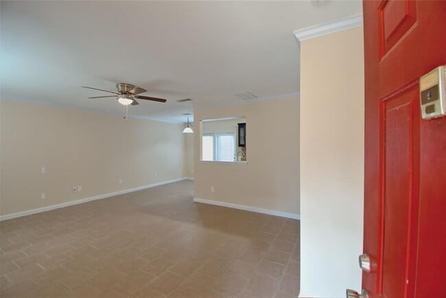 Building Photo - 1015 E Yager Ln