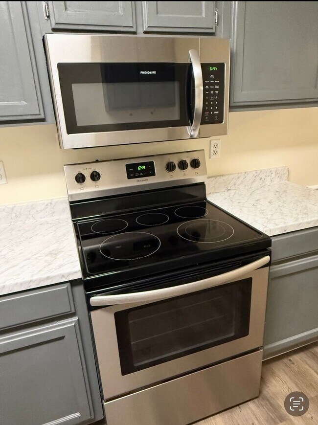 Foto del edificio - Beautifully updated 3-bedroom, 2.5-bathroom home