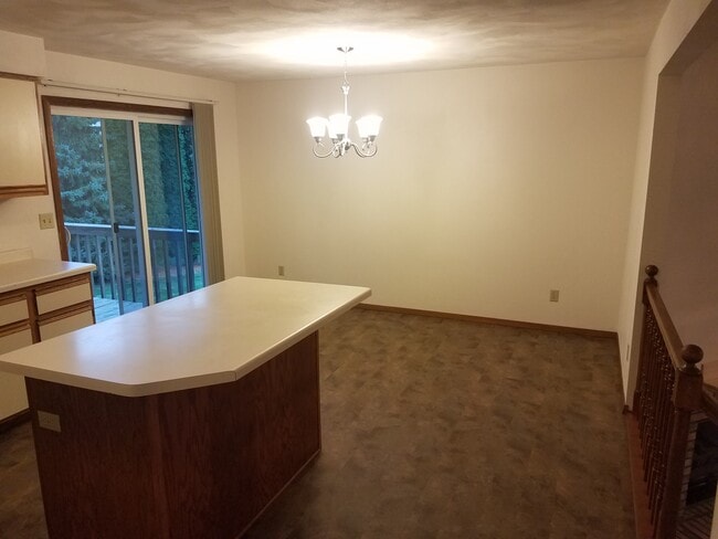 Building Photo - 2220-2 Skylark Dr