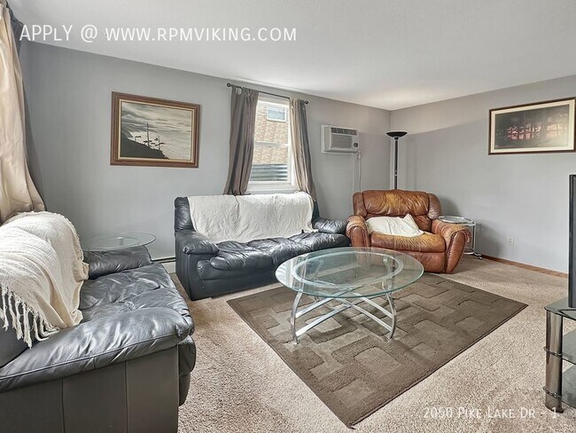 Building Photo - 1 bed 1 bath Lower Level ~ Available June ...