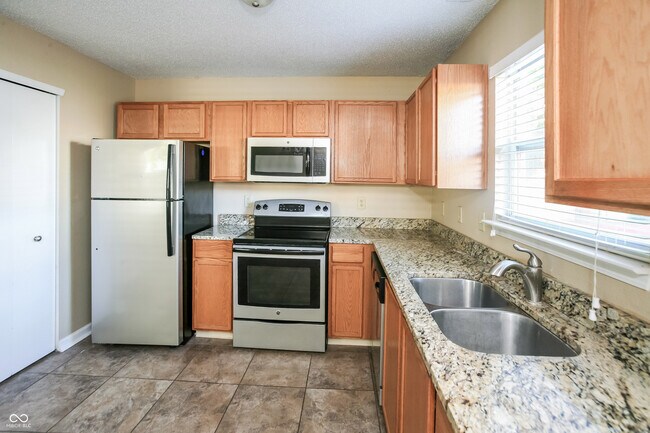 Foto del edificio - 2378 Harvest Moon Dr