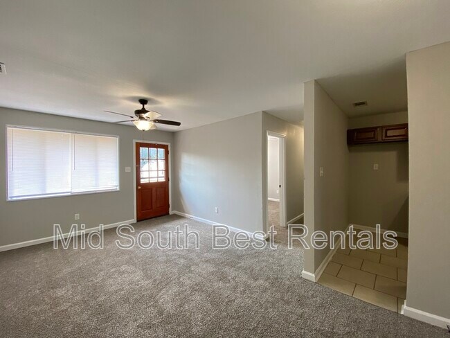 Building Photo - 2784 Lola Ave