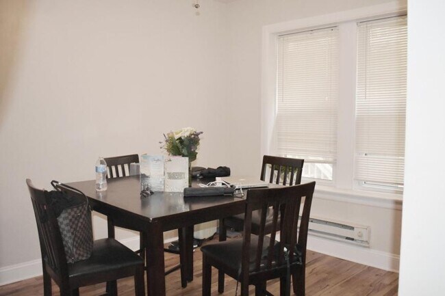 Building Photo - 1 bedroom in Chicago IL 60657