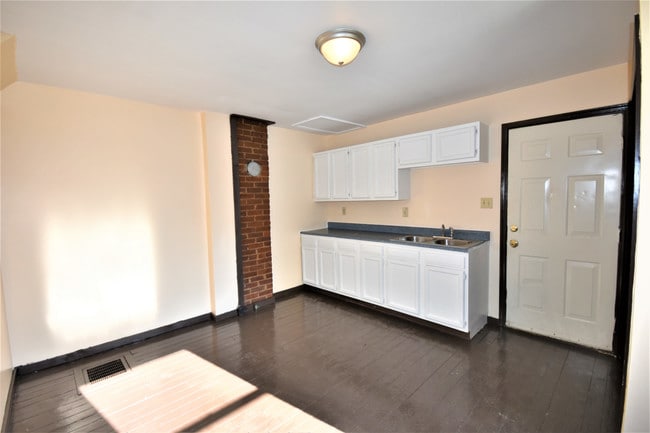Building Photo - 603 South Ray Street