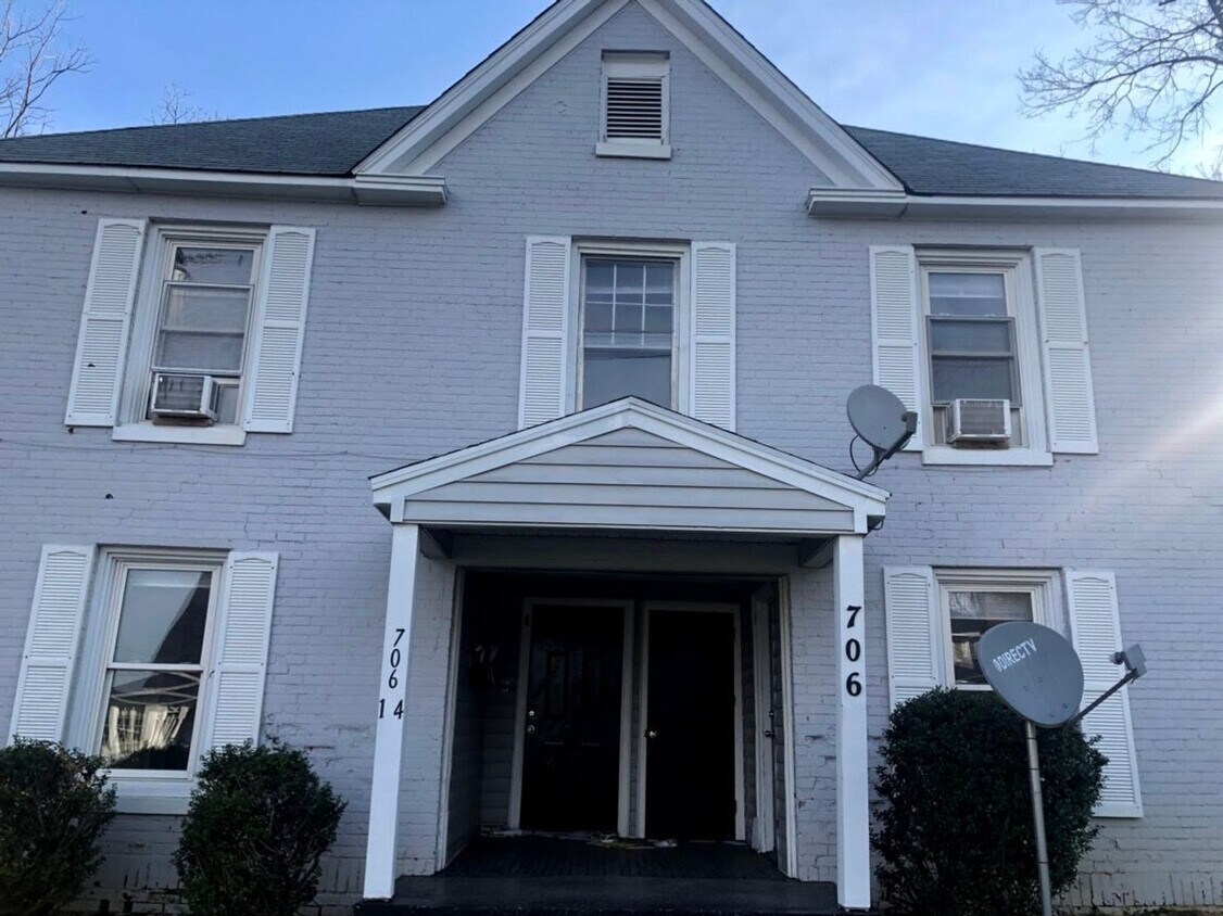 Foto principal - Two bedroom, 1 bath Quadplex in Burlington