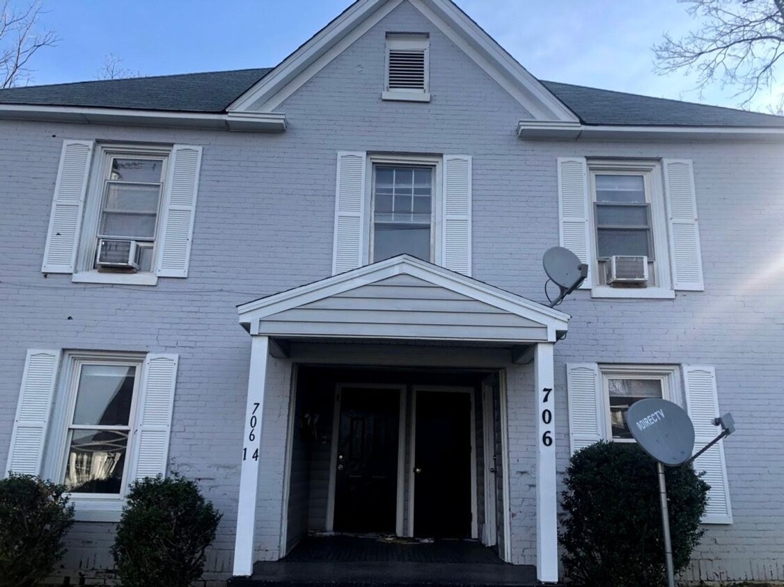 Primary Photo - Two bedroom, 1 bath Quadplex in Burlington