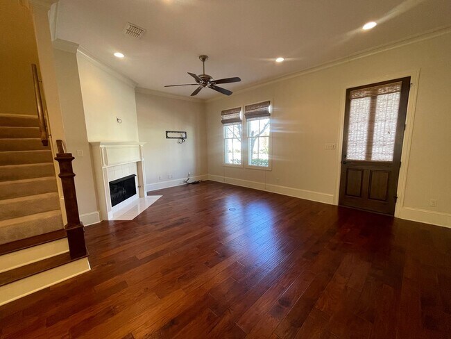 Foto del edificio - A Great Place To Call Home! Hoa Fees included in Rent