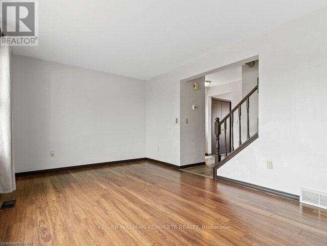 Building Photo - 55 Poplar Crescent