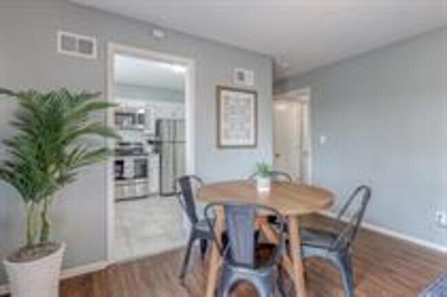 Building Photo - 5601 W 58th St