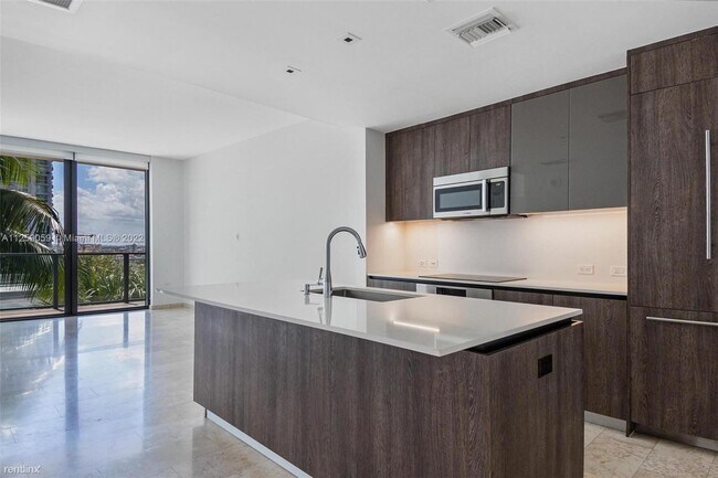 Building Photo - 1 br, 1.5 bath Condo - 68 SE 6th St Ste 806