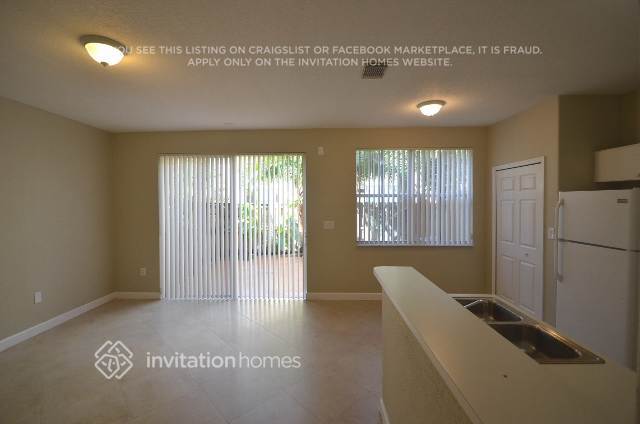 Foto del edificio - 7732 NW 114th Pl