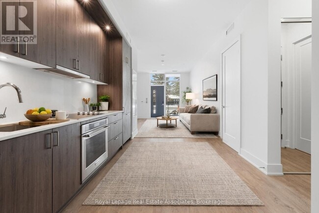 Building Photo - 259 The Kingsway