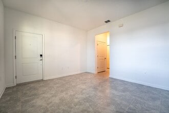 Building Photo - 696 Daring Dr