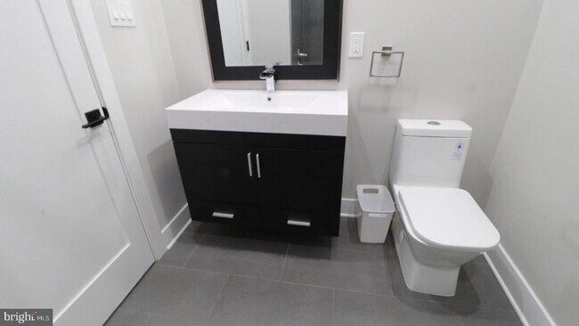 Building Photo - 2038 Dorrance St