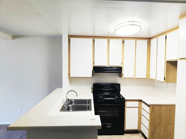 Kitchen - 9841 White Oak Ave