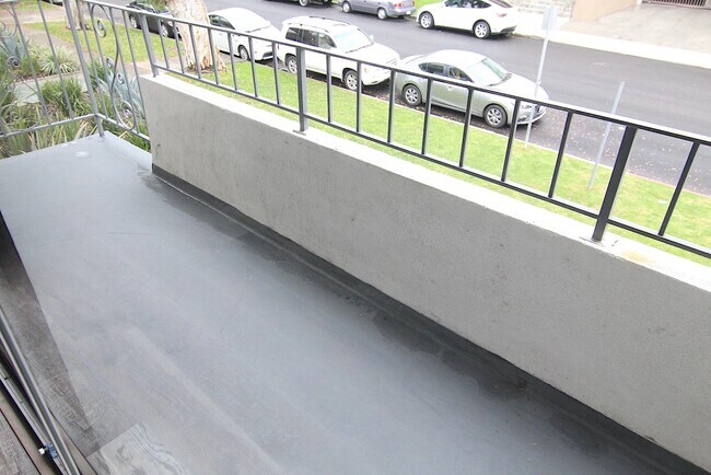Foto del edificio - 10900 Rose Ave