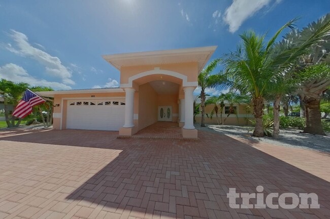 Building Photo - 14980 Crown Dr