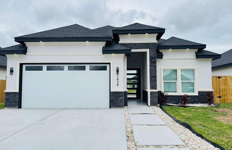 Primary Photo - 1020 W Solaris Ln