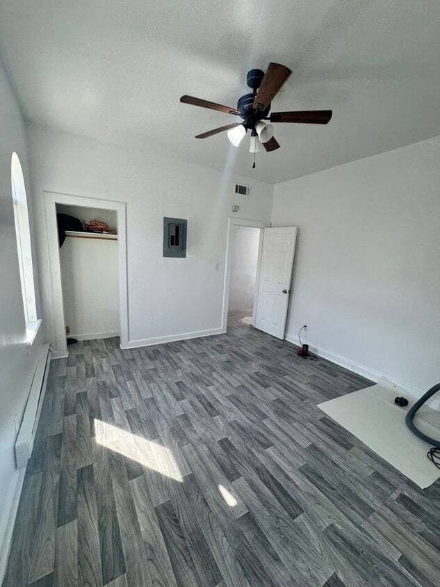 Move in Ready. Pets ok. Section 8 ok. - Move in Ready. Pets ok. Section 8 ok.