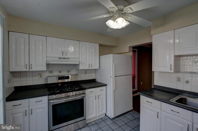Building Photo - 10273 Wilde Lake Terrace